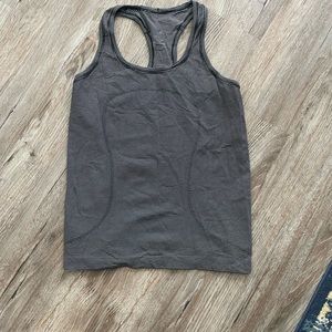 Size 8 lululemon classic tank